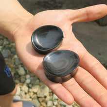 Load image into Gallery viewer, Buffalo Horn Concave Oval Teardrop Plugs