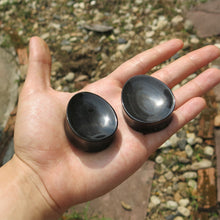 Load image into Gallery viewer, Buffalo Horn Concave Oval Teardrop Plugs